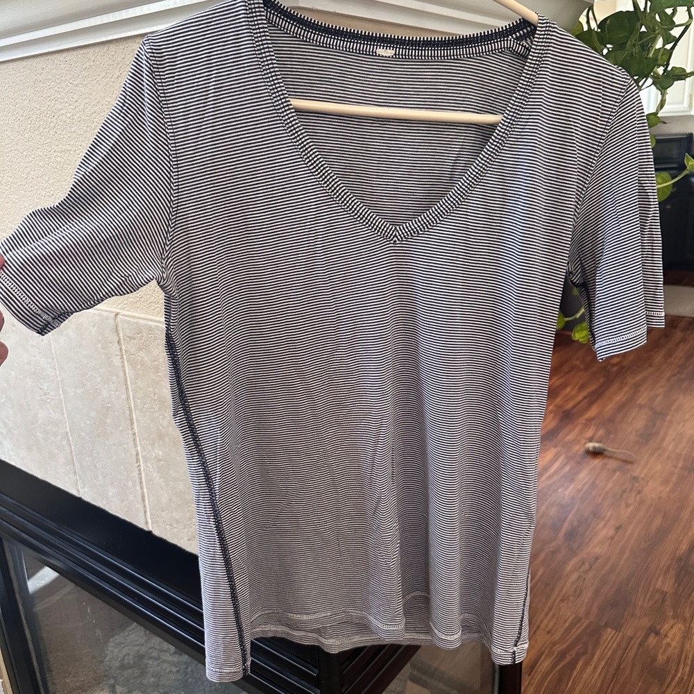 Lululemon Striped V-Neck Women's Top medium (6-8) athletic tshirt